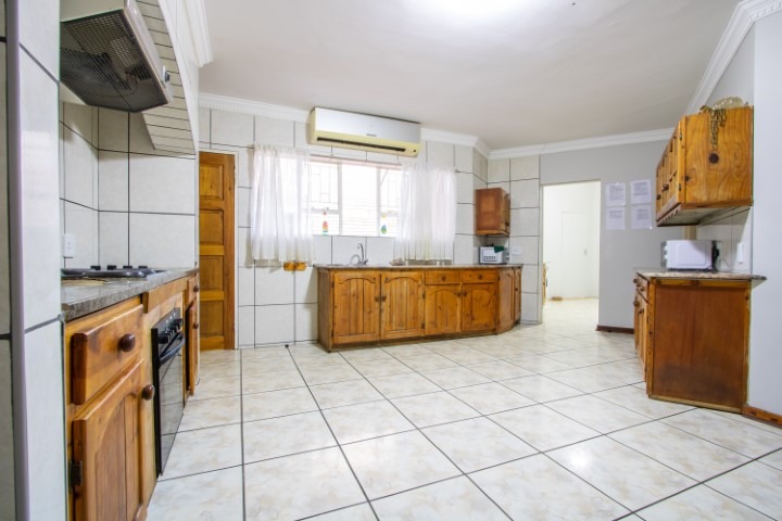 To Let 13 Bedroom Property for Rent in Die Bult North West